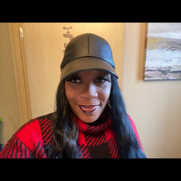 New black paten leather adjustable hat - Picture 5 of 9